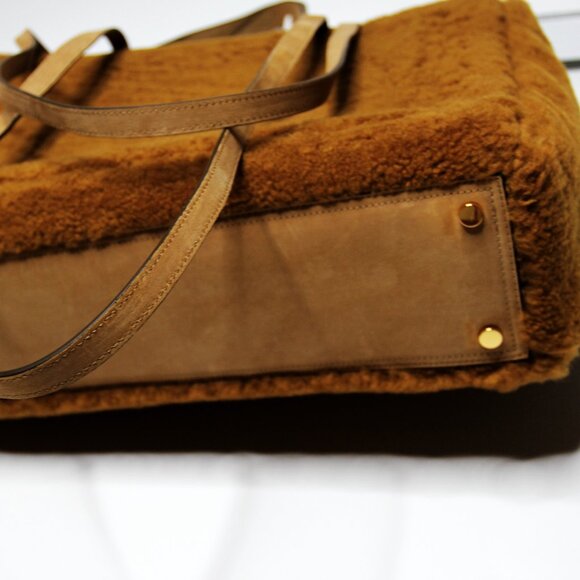 BNWT AW21 JACQUEMUS "LE CABAS NEVE" SHEARLING SHOULDER BAG - Picture 5 of 9